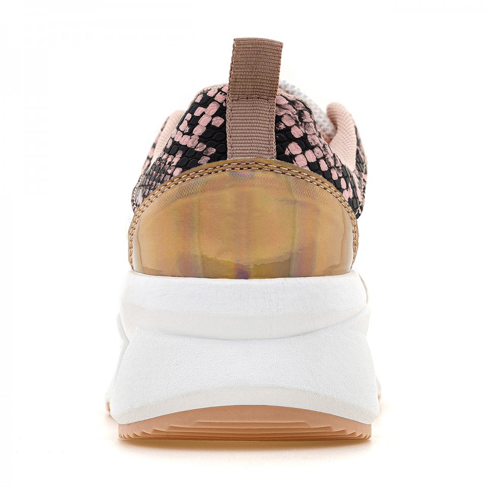 Różowe sneakersy na wysokiej podeszwie ze wstawką animal print
