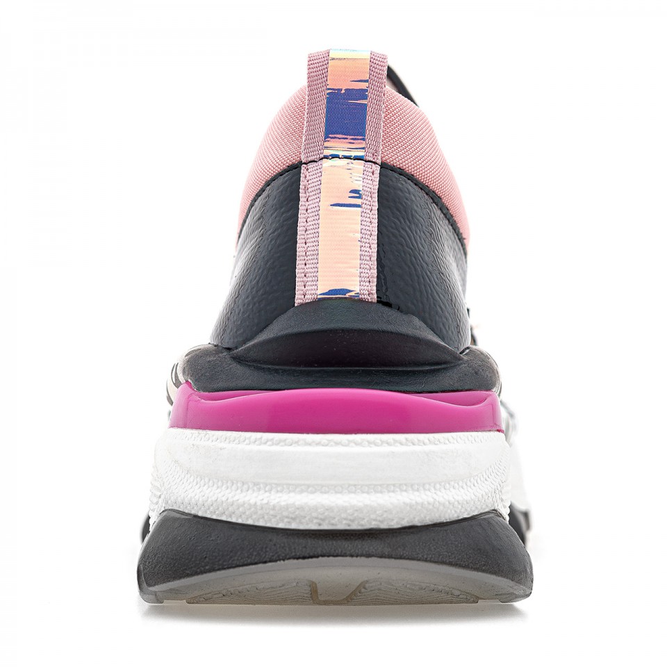 Różowe sneakersy na grubej podeszwie z różnokolorowymi wstawkami